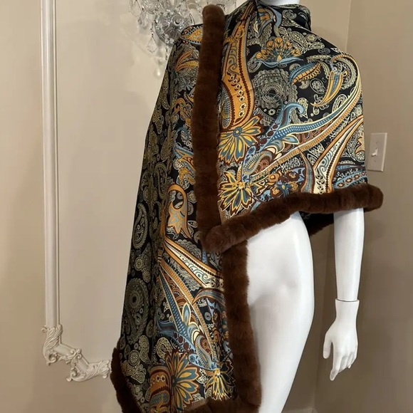 NEW OVERSIZED PAISLEY PRINT WRAP WITH REX RABBIT FUR TRIM - Brown - Picture 5 of 7